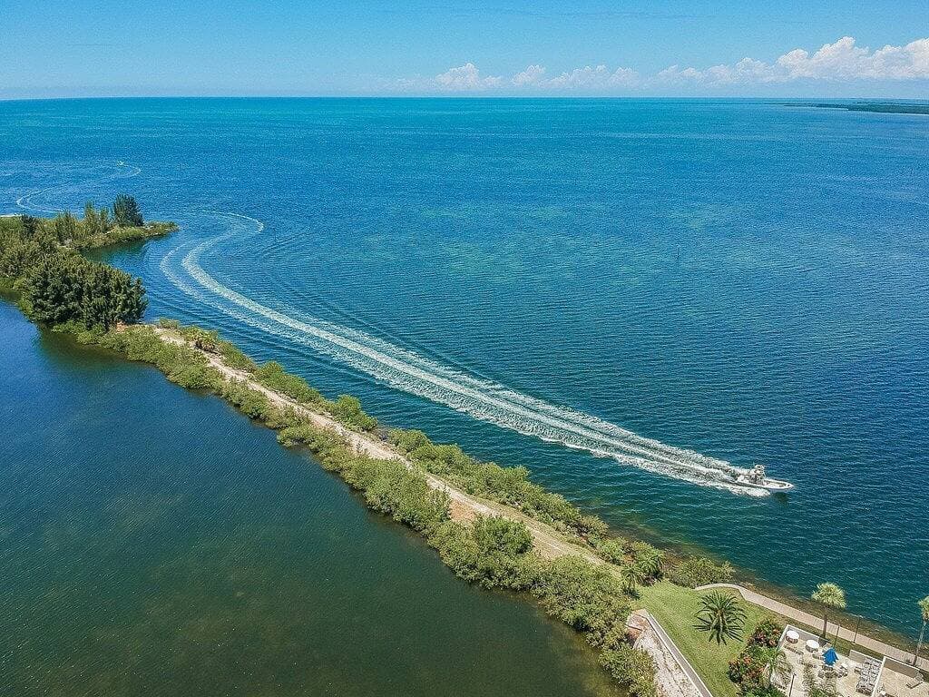 Foto 12 von 50: 2/2, waterfront, Hudson, private beach! #806