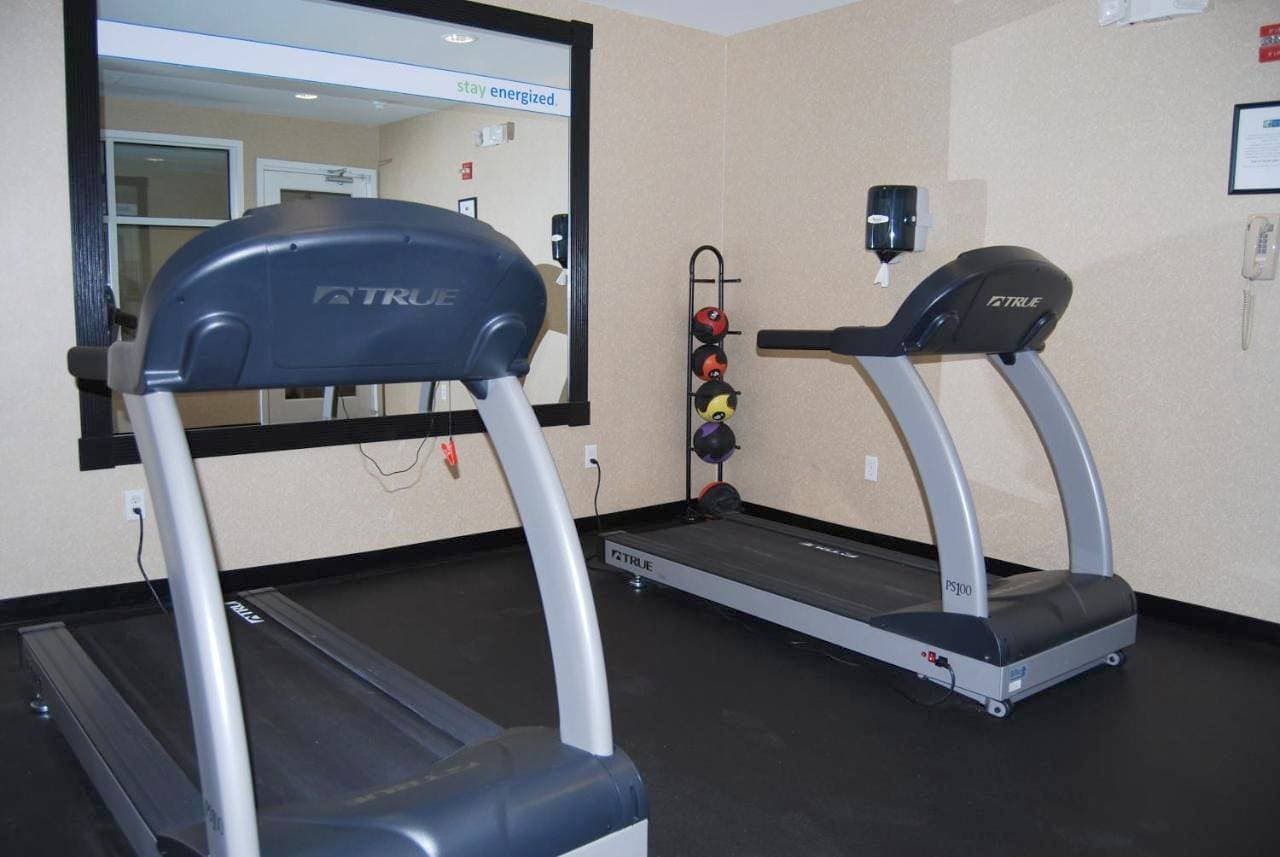 Foto 3 von 40: Holiday Inn Express Hotel & Suites Auburn Hills