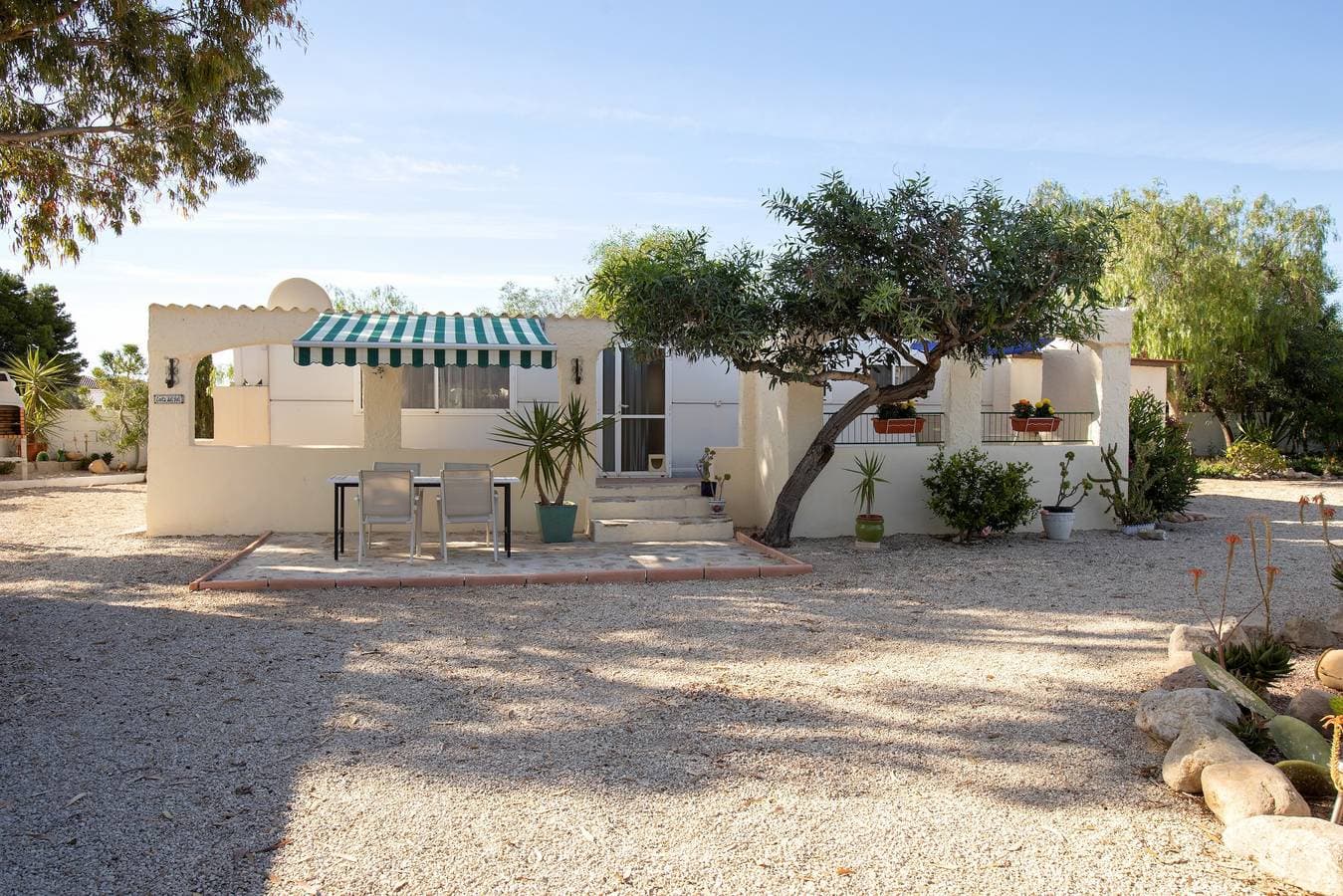 Foto 3 von 37: Wohnwagen 'Mobilhome Mit Garten Und Pool' mit Gemeinschaftspool, WLAN und Klimaanlage