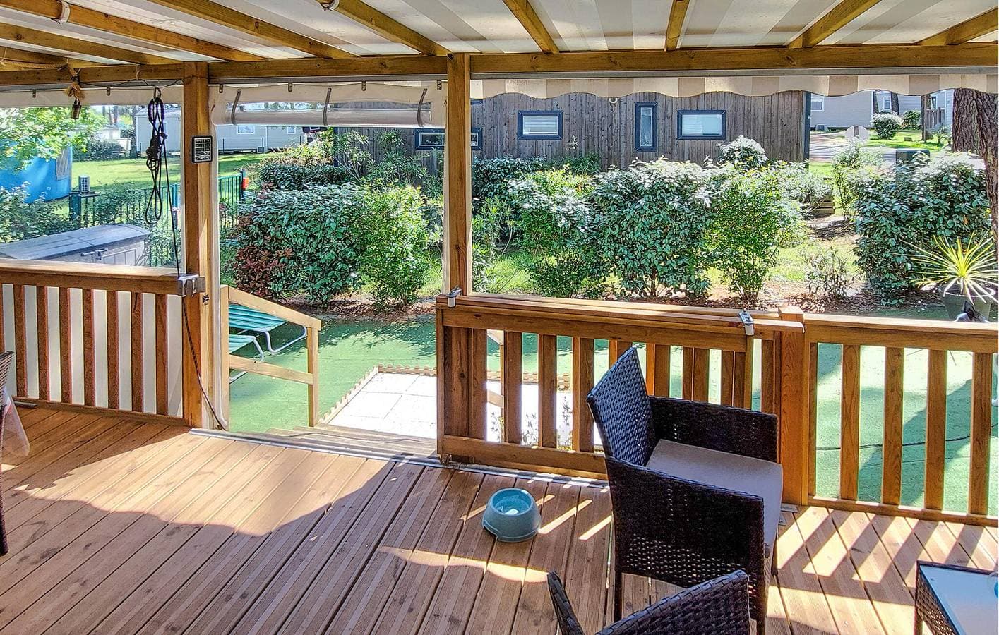 Foto 12 von 30: Gemütliches Mobilheim mit Pool, Garten & WiFi in der Nähe des Restaurants Les Pinèdes
