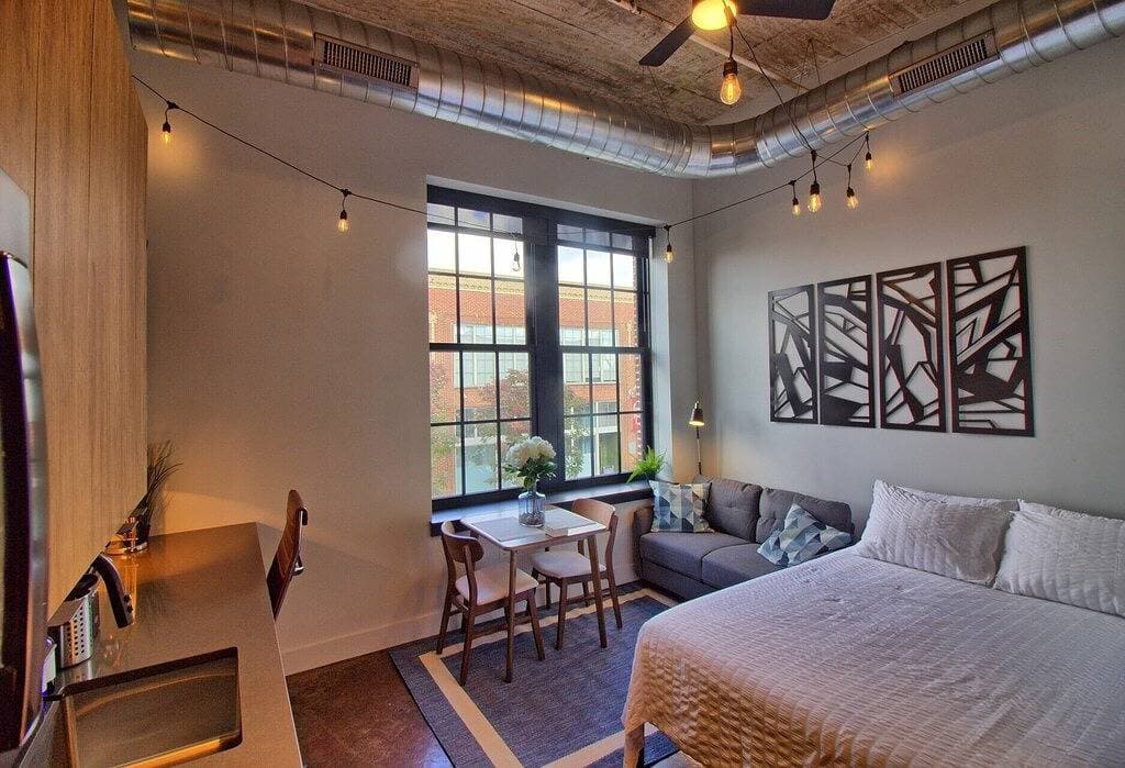 Foto 6 von 27: Chic Ultramodern Studio Loft w/ Designer Features