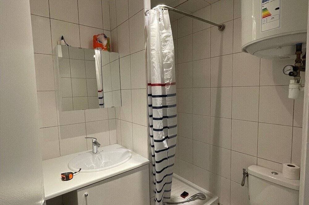 Foto 5 von 12: Apartment-Eigenes Badezimmer-Apartment-Blick auf den Hof