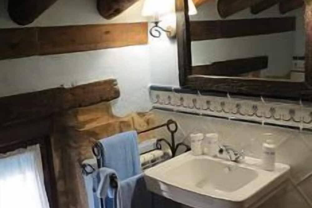 Foto 6 von 28: Das Steinhaus des Dorfes für 10 Personen
