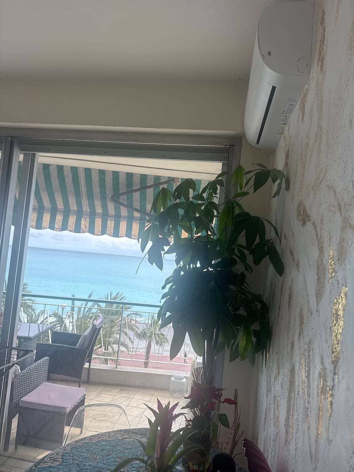 Foto 10 von 10: Charmantes Studio-Apartment mit Meerblick in Nizza, Frankreich