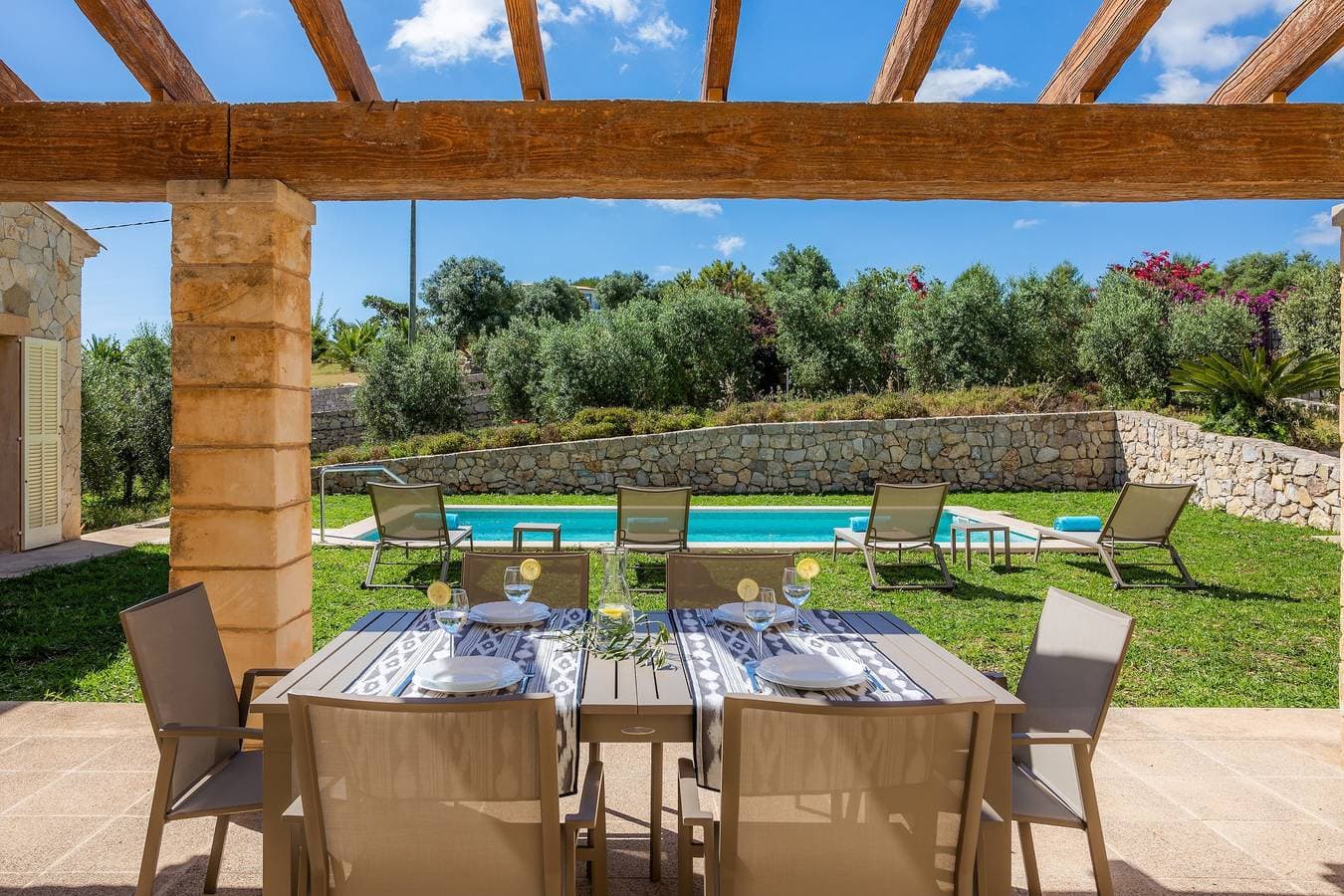 Foto 6 von 32: Ferienhaus "Can Bosco" mit Bergblick, Garten, Pool, Terrassen & WLAN