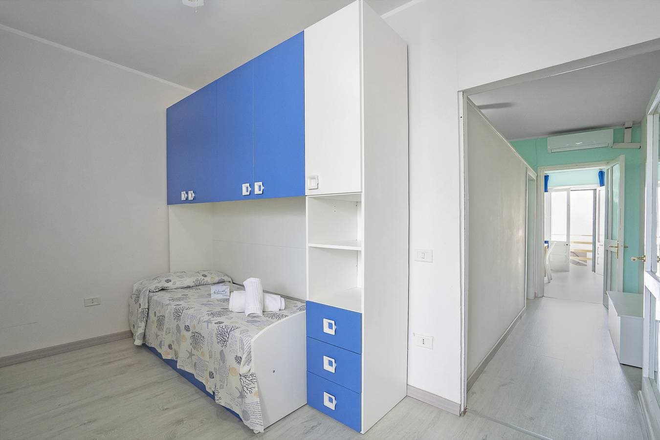 Foto 5 von 20: Riva Di Mare Apartment with Balcony Near The Sea