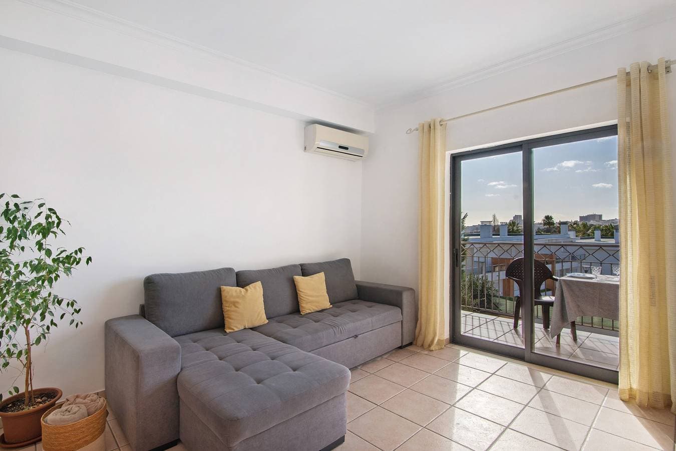 Foto 4 von 24: Apartamento Vista Alegre – Modernes Refugium mit Gemeinschaftspool