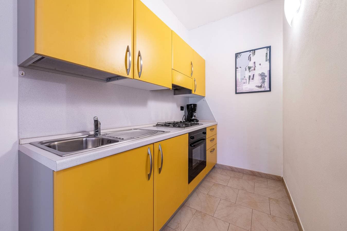 Foto 8 von 15: Studio-Apartment „Cozy Le Vele 7 Garda Lake“ mit Bergblick, WLAN und Klimaanlage