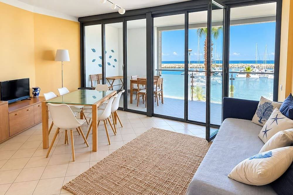 Foto 8 von 23: La Loggia sul Mare, a beachfront apartment just a few steps from the beaches.