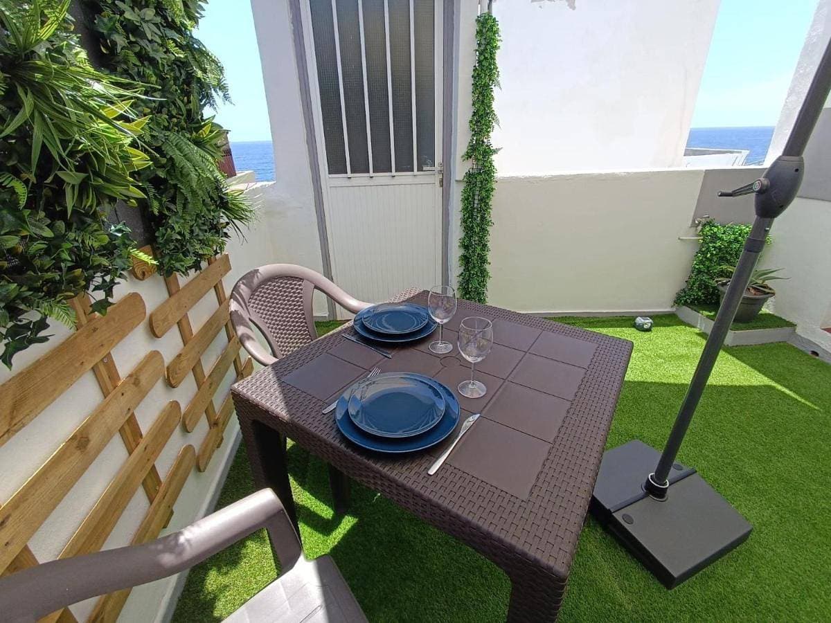 Studio avec terrasse et vue mer 1