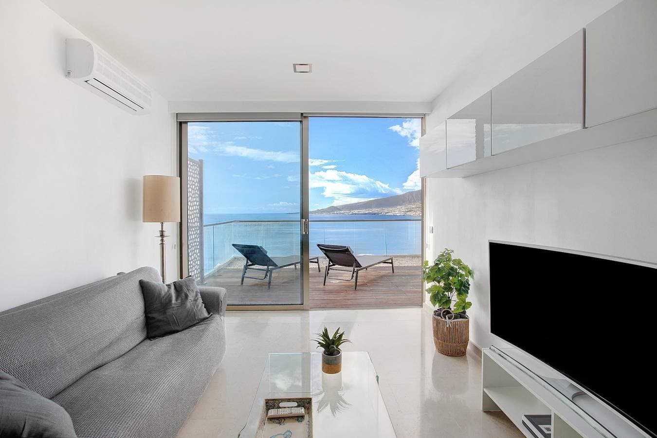 Foto 3 von 24: Ferienwohnung 'Mirador Terrazas Del Mar' mit Gemeinschaftspool und Klimaanlage