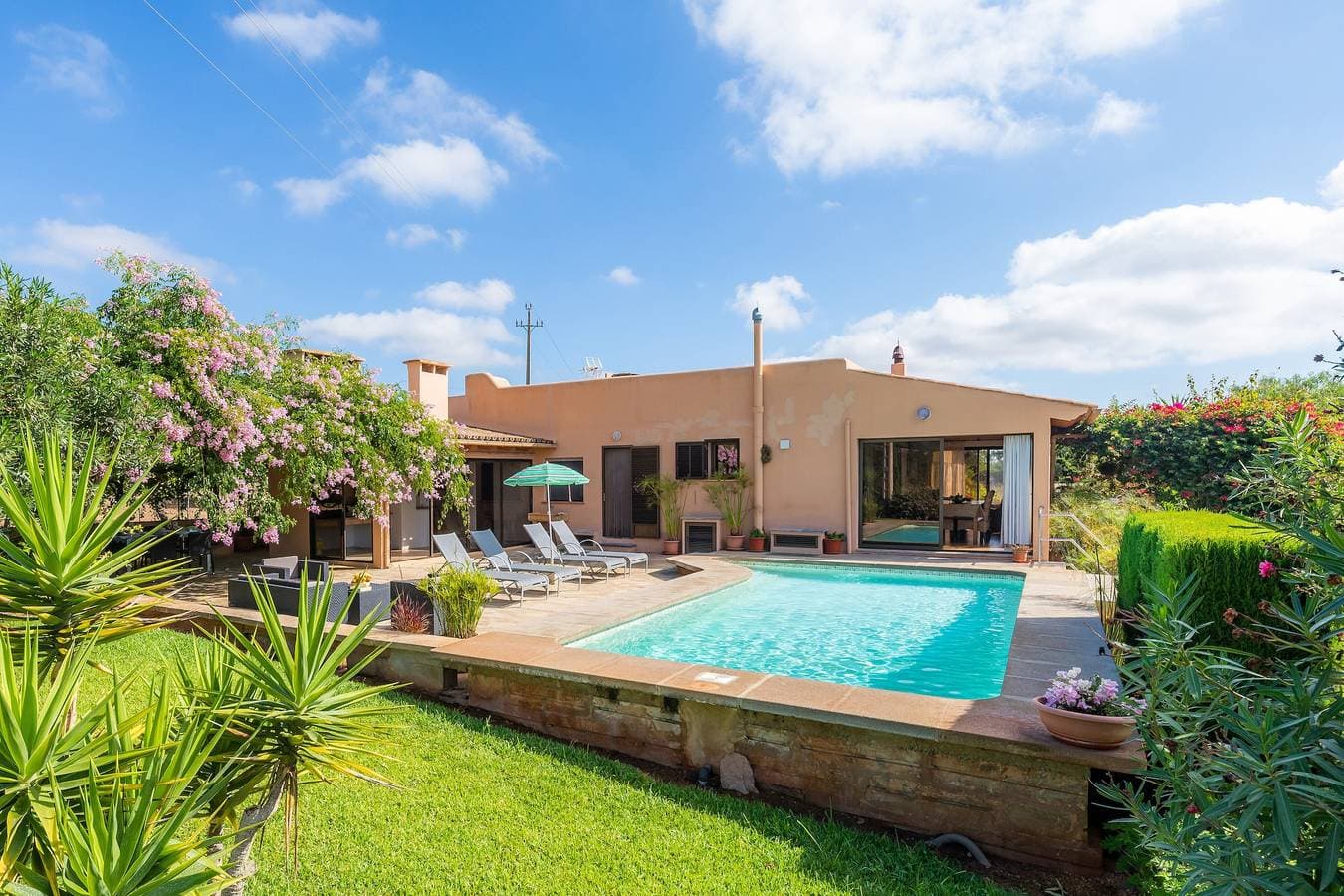 Foto 3 von 27: Schöne Villa mit Pool, WLAN, Terrassen, Garten und herrlichem Blick; Parkplätze vorhanden