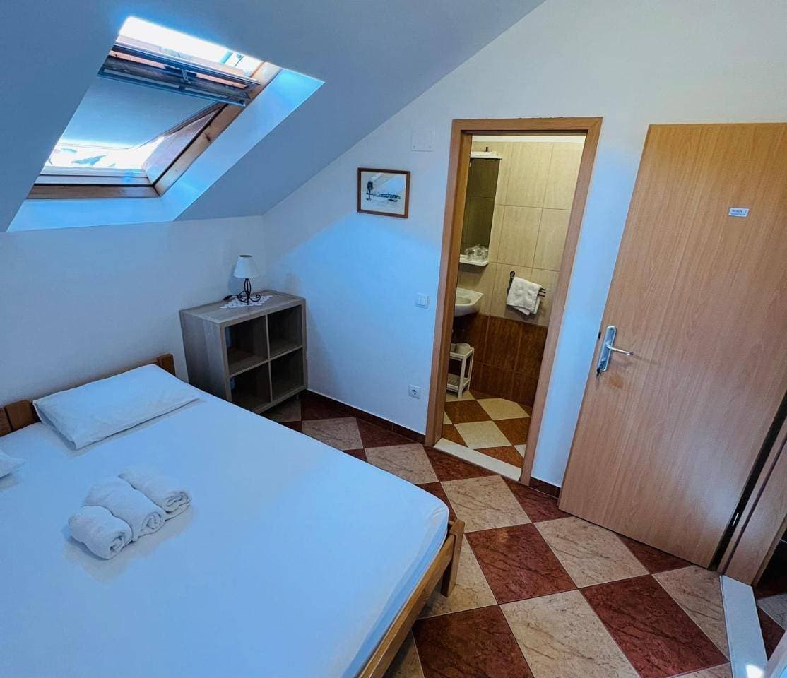 Foto 12 von 16: Small Double Room - Attic