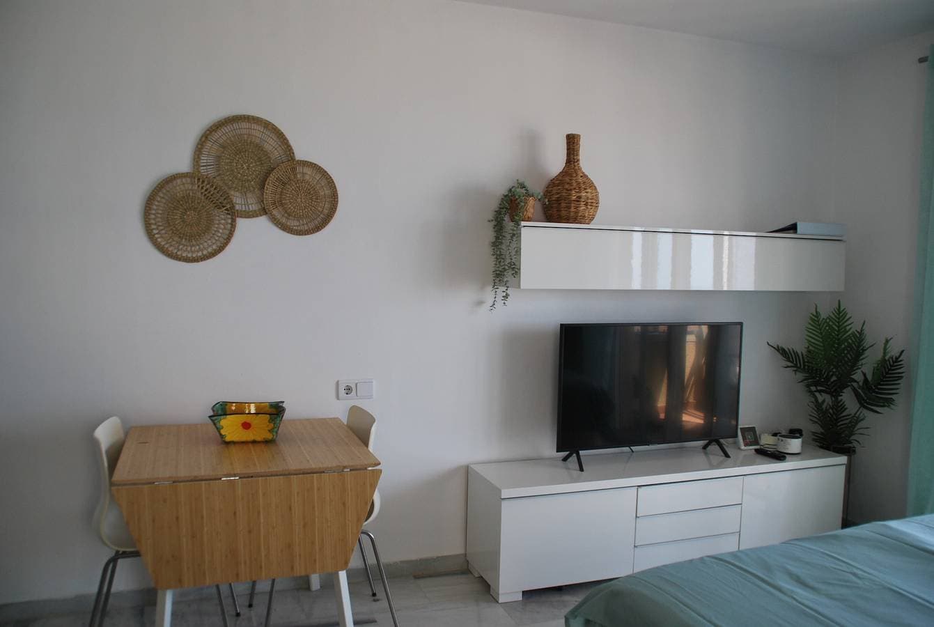 Foto 7 von 25: Ferienwohnung "Studio 1 - Sea Front" in Strandnähe mit Meerblick, Balkon, Terrasse & Garten