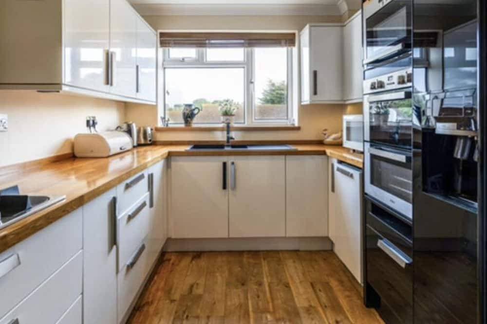 Foto 9 von 12: Sandbanks waterfront flat with panoramic views over Poole Harbour