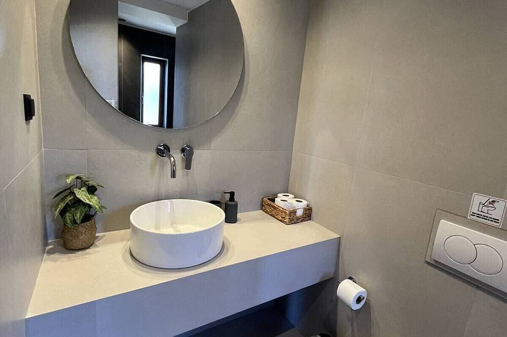 Foto 8 von 30: SeaWave Villa I with Heated Pool & Jacuzzi