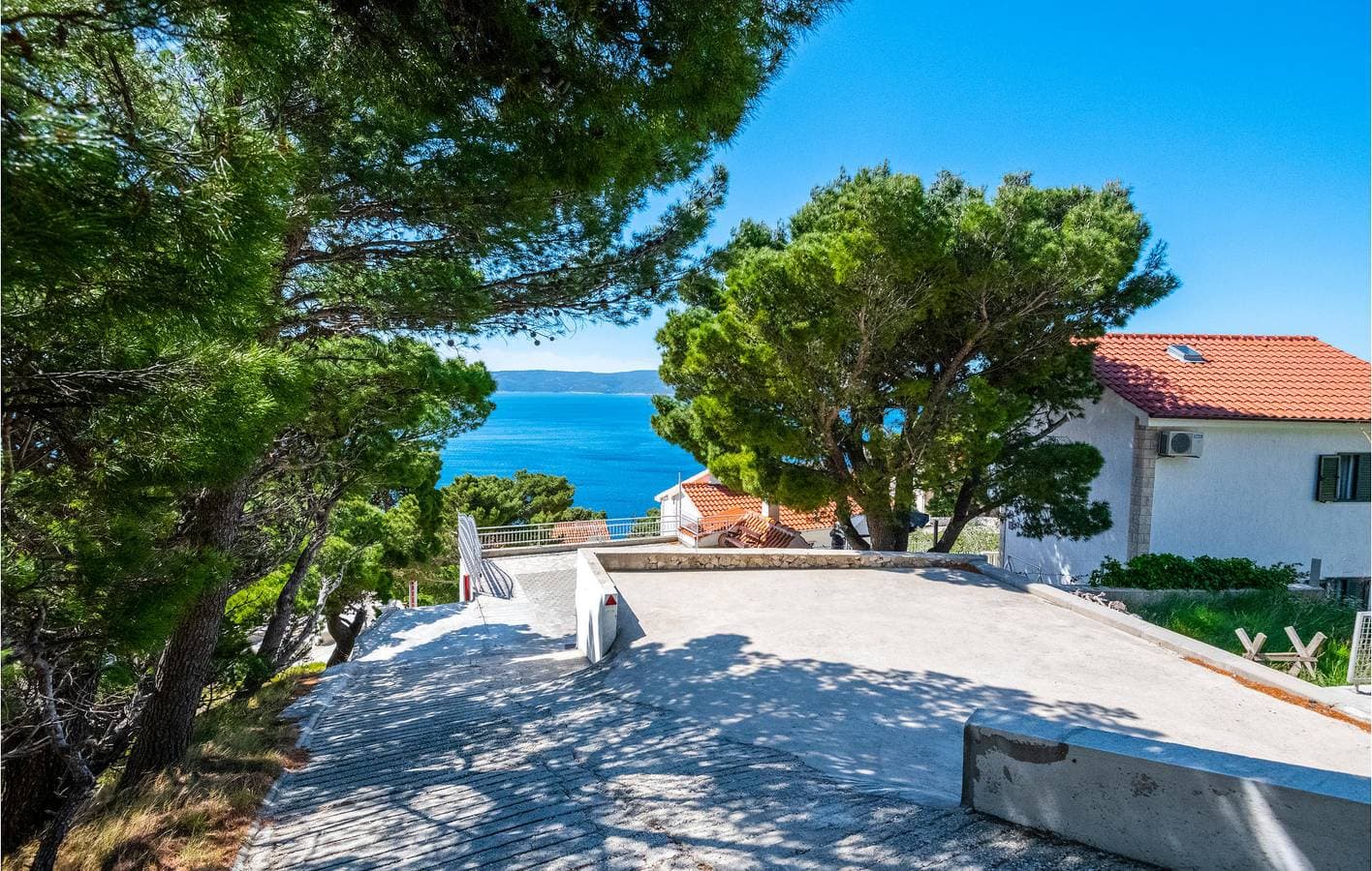 Foto 7 von 36: Geräumige Ferienwohnung mit Terrasse, WLAN und Parkplatz – 2 km vom Strand Juto entfernt