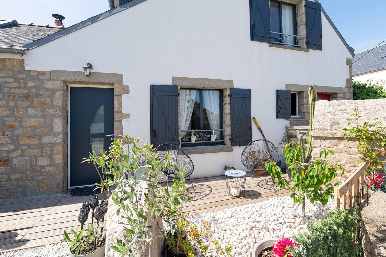 Foto 12 von 20: Zimmer – Blick auf die Alignements – Terrasse & WLAN