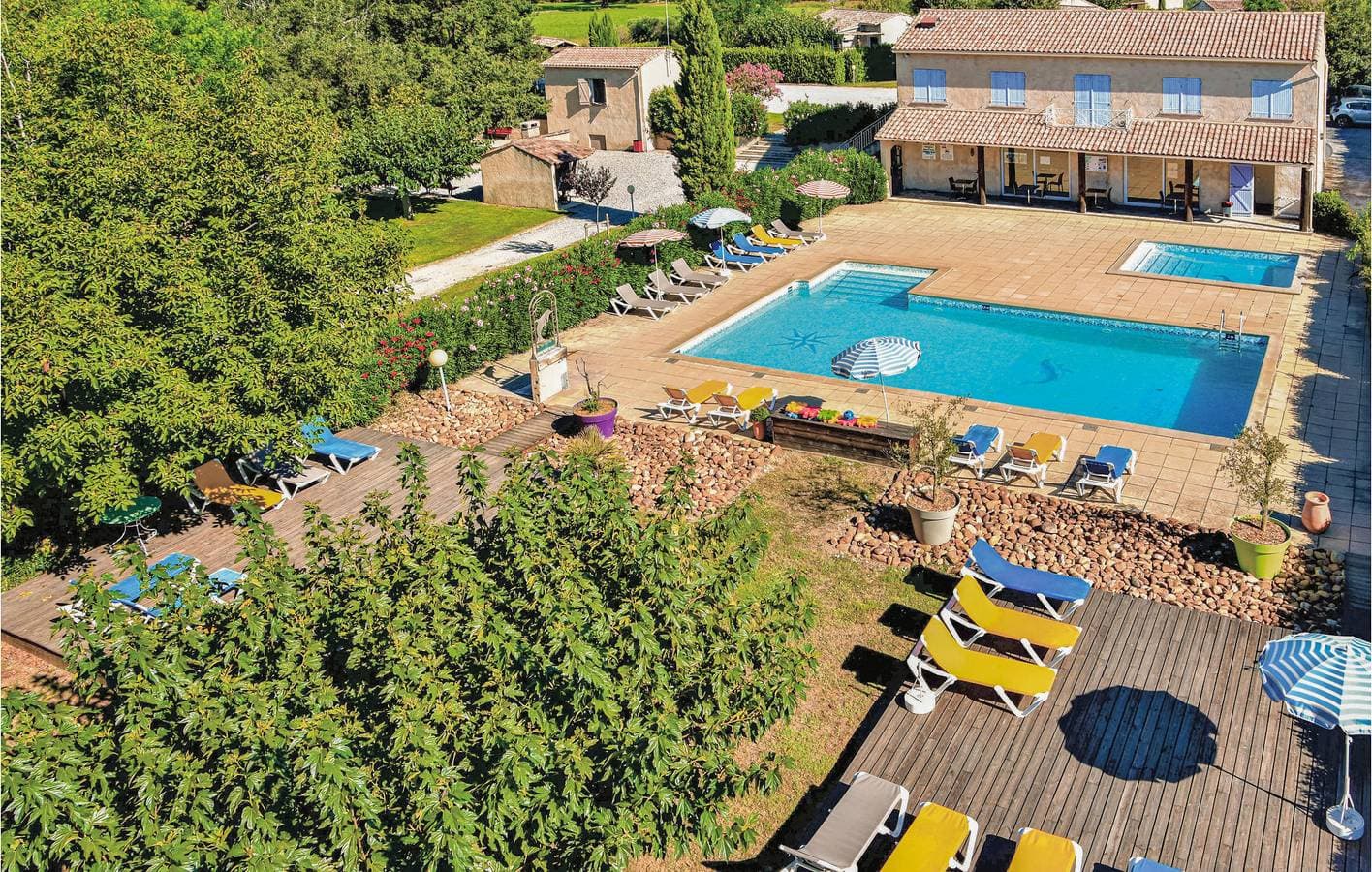 Parkplatz, Pool, Garten & Internet - Mieten Sie unsere Wohnung! 1