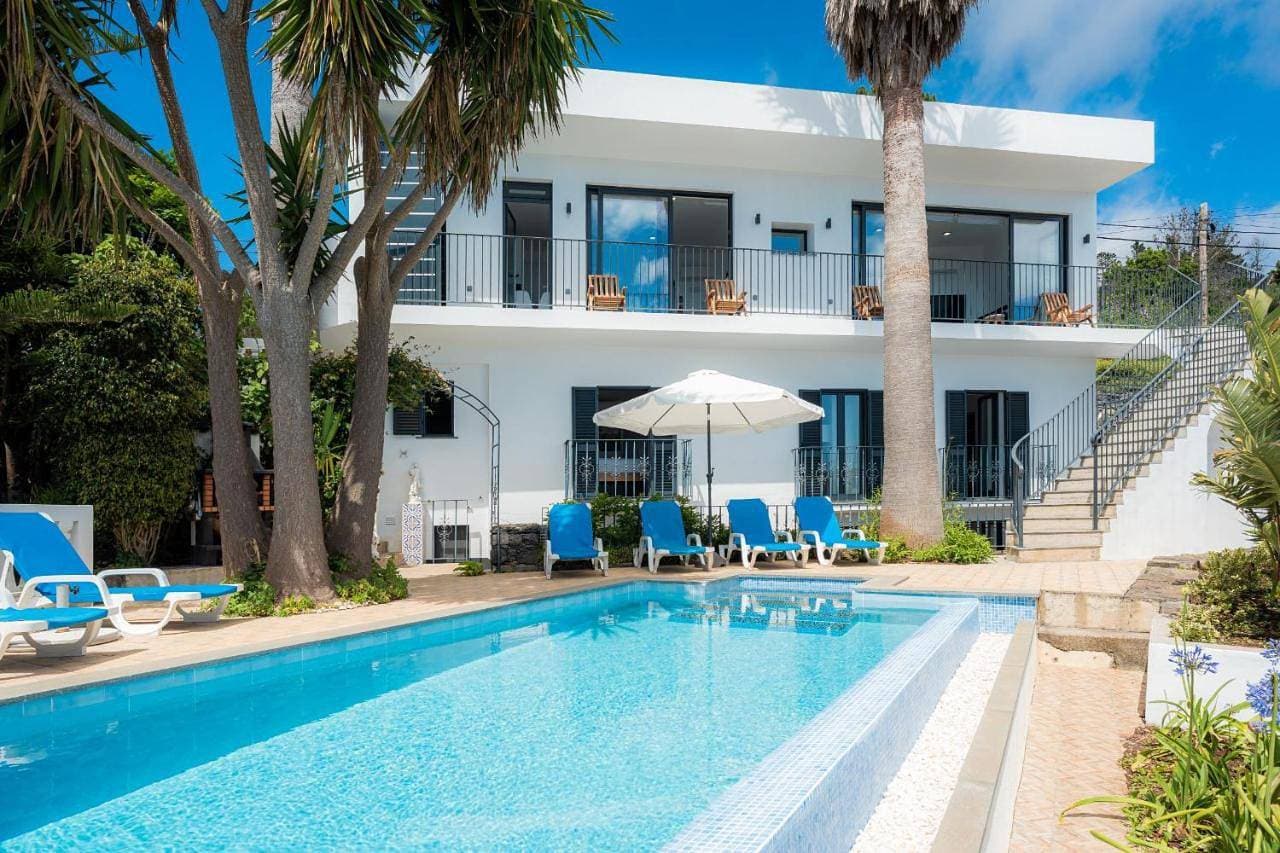 BLUE OCEAN VILLA with private heated Pool 1