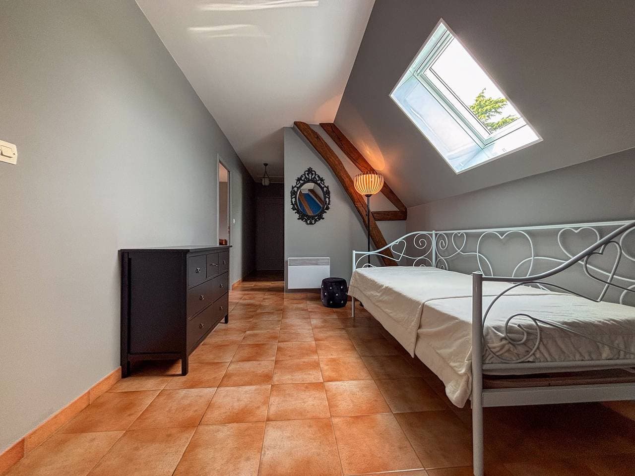 Foto 10 von 34: Familienfreundliches Ferienhaus mit großem Garten, Pool und Tennisplatz in der Nähe von Zoo und Schlössern