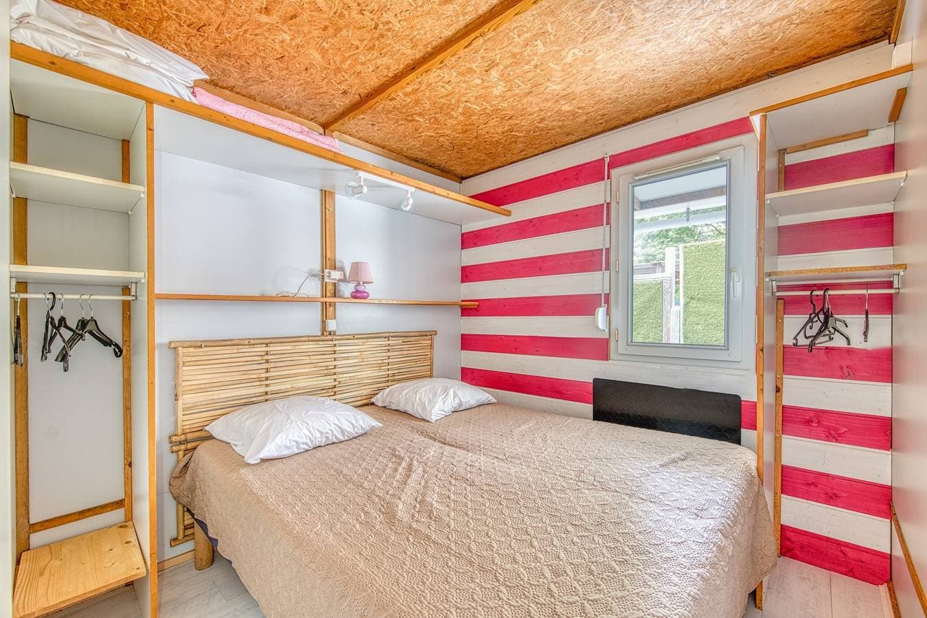 Foto 8 von 33: Ferienwohnung 'Chalet B Village Vacances' mit Gemeinschaftspool, privater Terrasse und WLAN