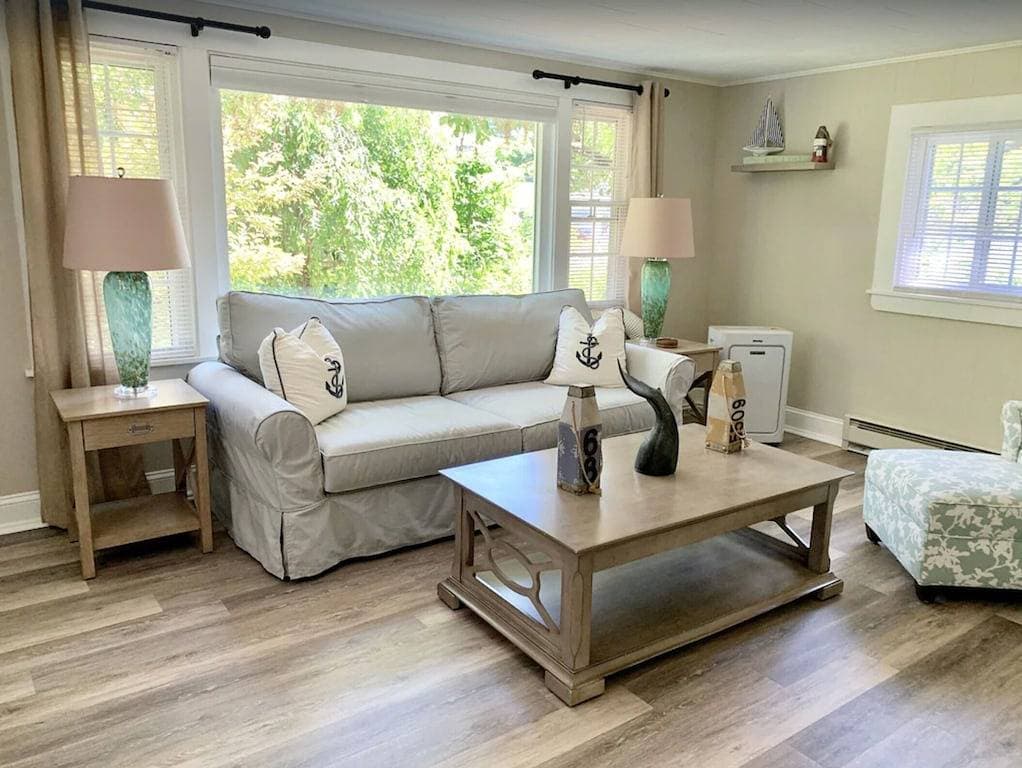 Foto 7 von 19: Awesome location downtown. Walk to the beach, marginal way