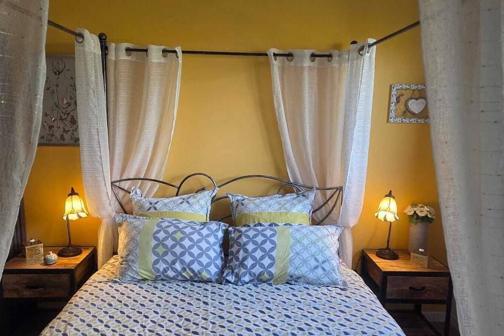 A beautiful bed-and-breakfast in the Ardèche, in a quiet setting surrounded by scrubland. 1