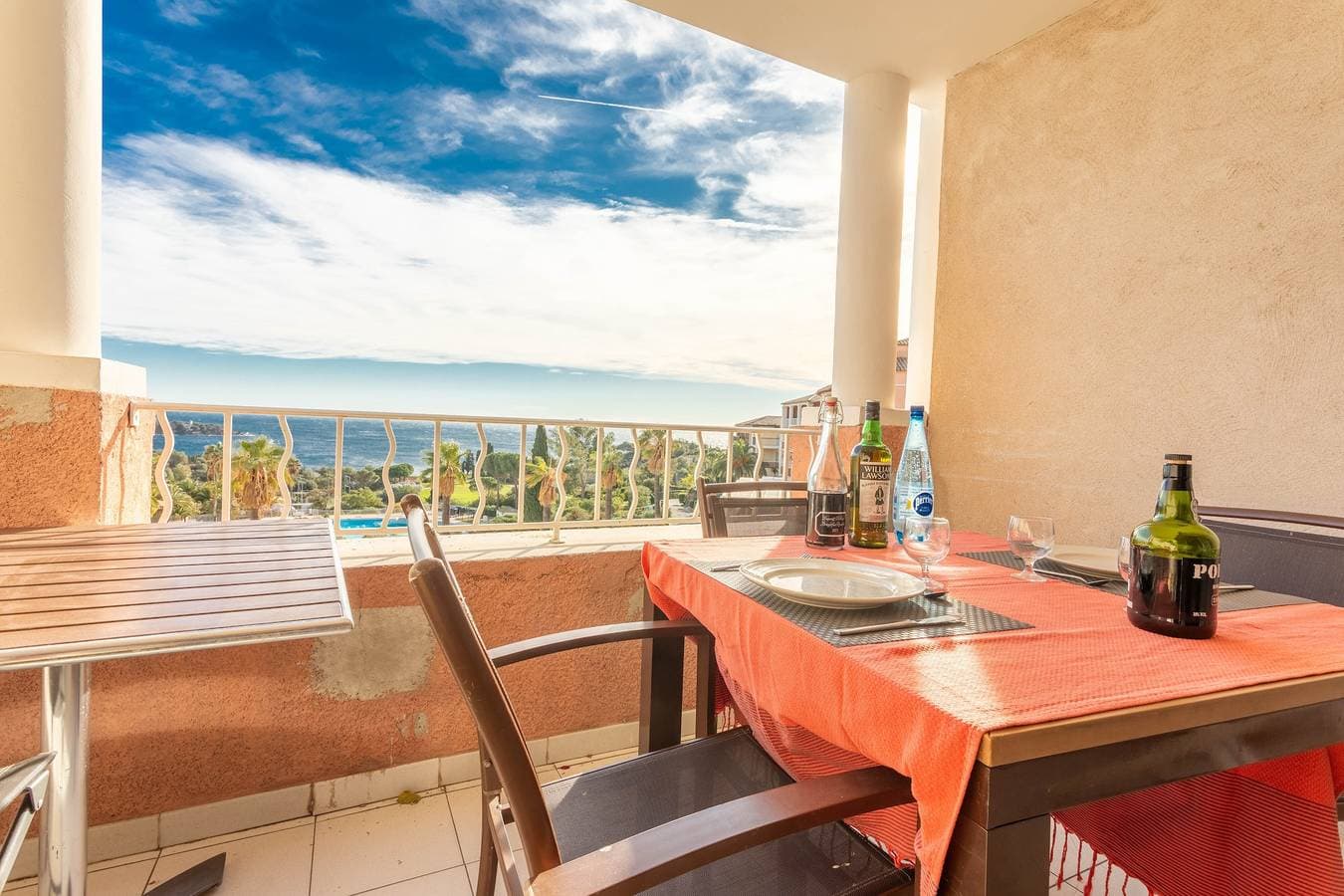 Foto 6 von 25: Appartement 'Cap Esterel St Raphaël' mit Meerblick, Gemeinschaftspool und privater Terrasse