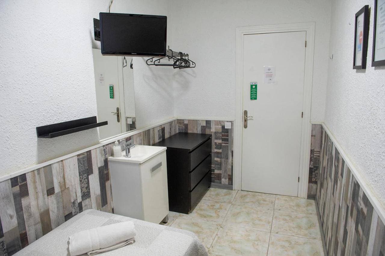 Foto 6 von 9: Double or Twin Room with Shared Bathroom