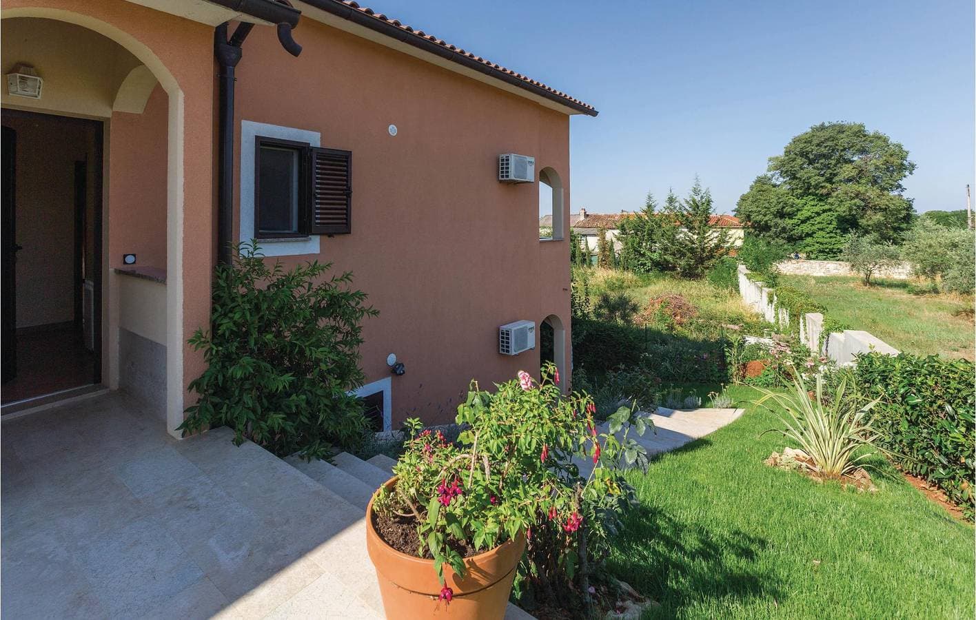 Foto 11 von 39: Charmante 2-Zimmer-Wohnung mit WLAN, Terrasse und Parkplatz – 600 m zu Restaurants