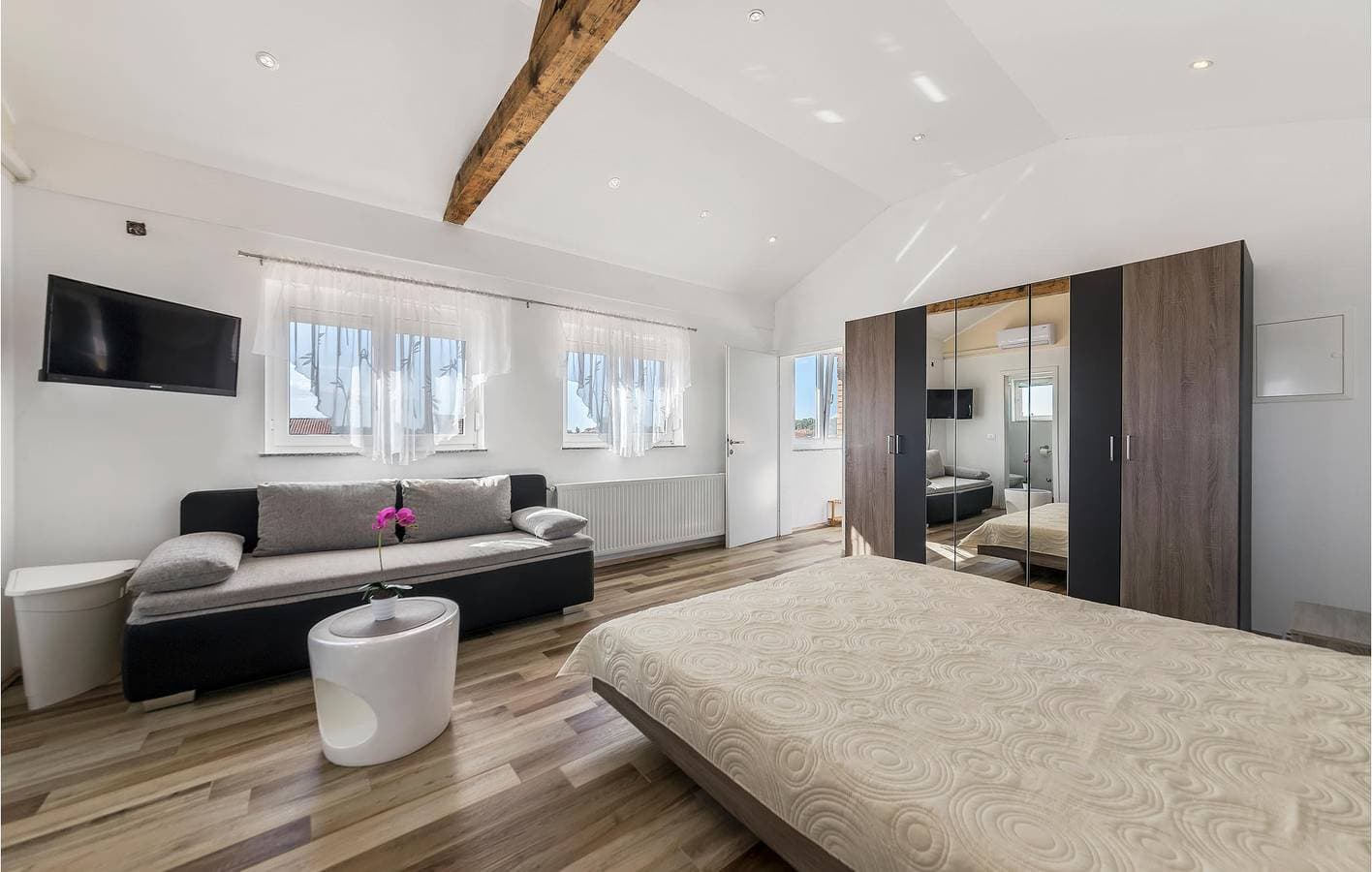 Foto 3 von 25: Gemütliche Ferienwohnung mit Terrasse, WLAN und Parkplatz in Strand- und Restaurantnähe
