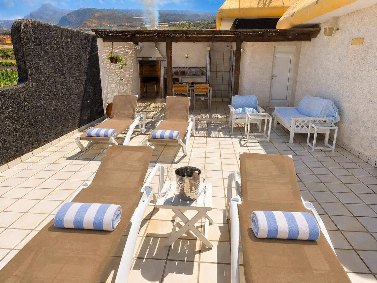 Foto 2 von 25: Apartment mit Terrasse und Meerblick in Playa de la Arena