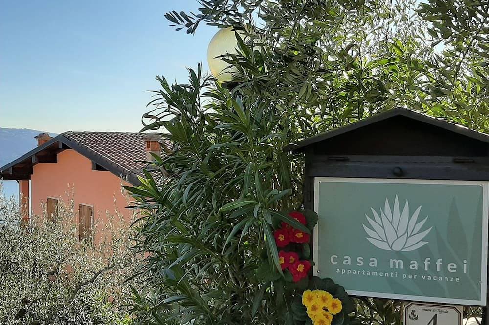 Foto 6 von 22: Casa Maffei Plus Fewo 2, 1. Stock, Balkon mit herrlicher Seesicht, Stellplatz