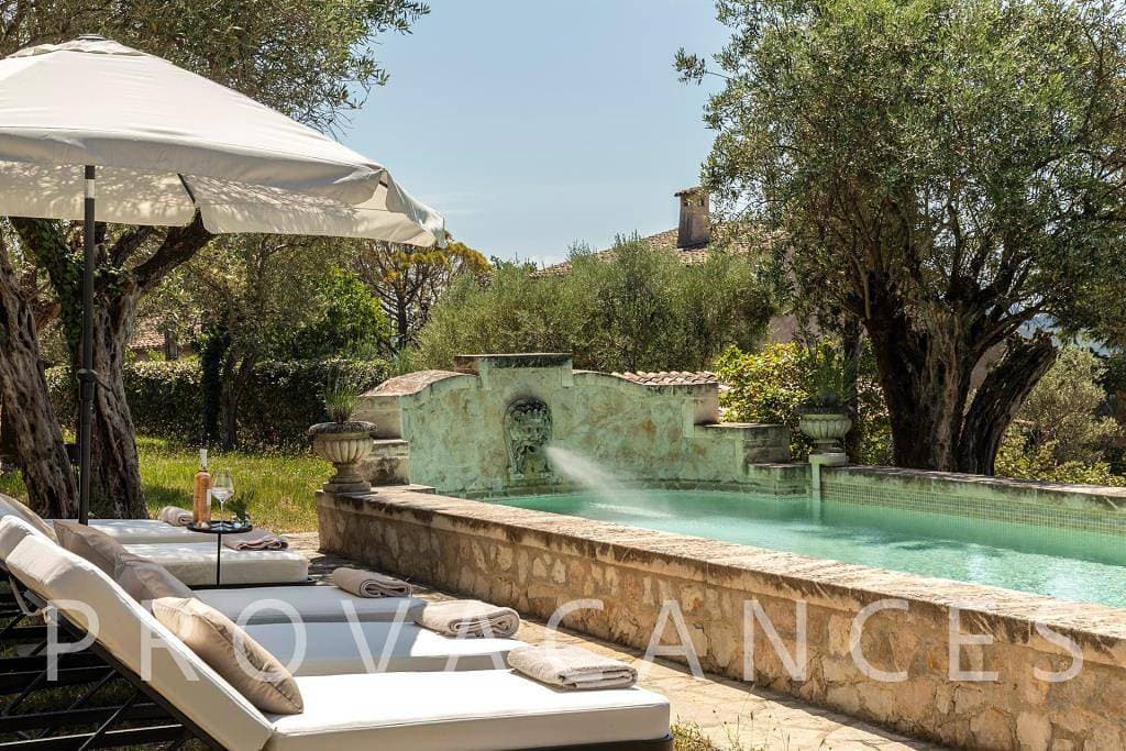 Foto 6 von 58: Wunderschöne authentische Villa mit Olivenhain und Pool in der Provence
