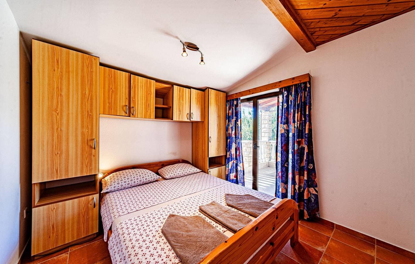 Foto 5 von 20: Gemütliche Ferienwohnung mit Terrasse, WLAN und Parkplatz in der Nähe des Strandes Tri Žala