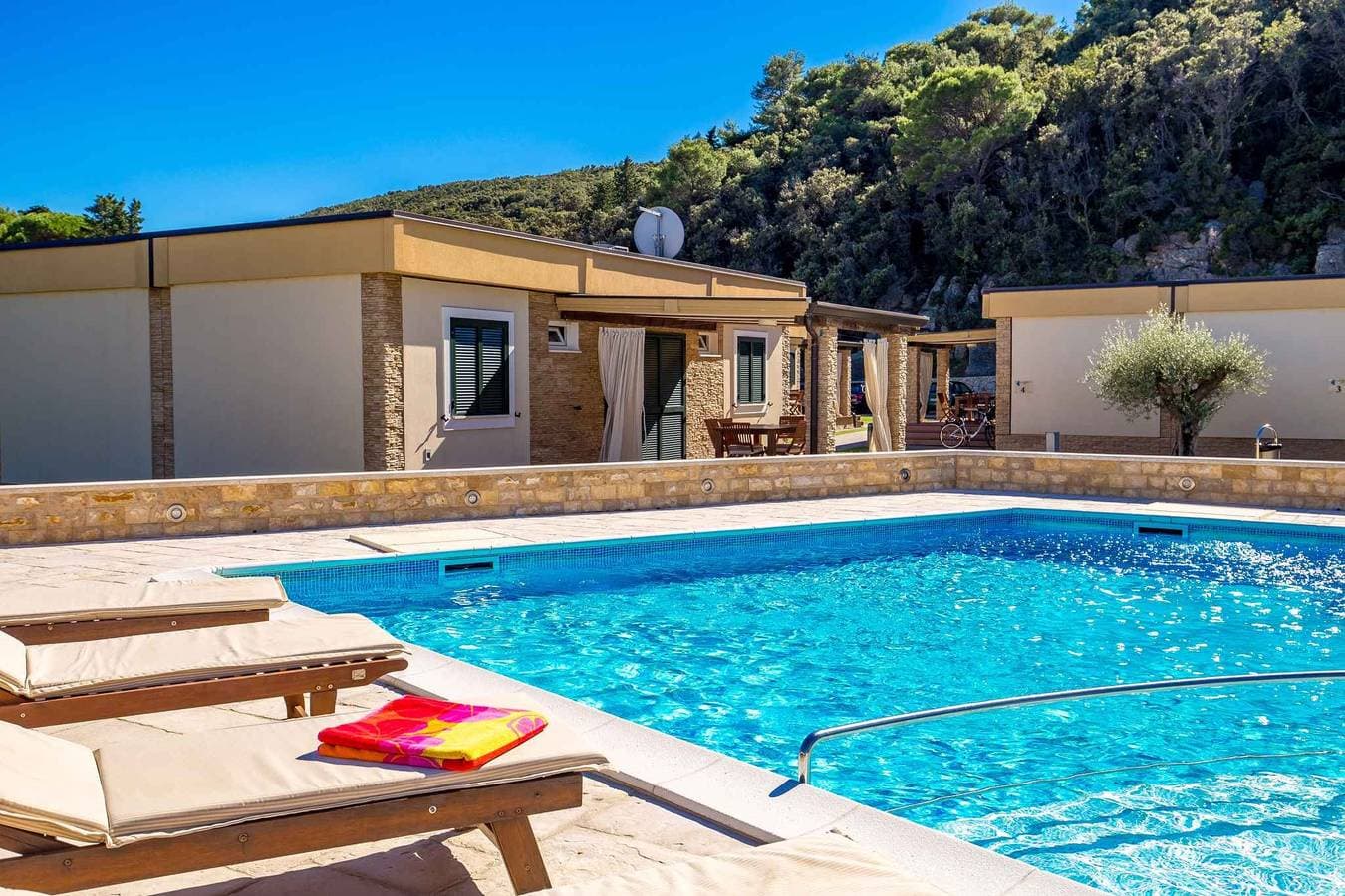 Foto 12 von 29: Ferienhaus mit Pool und Klimaanlage
