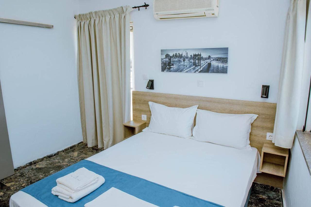 Foto 4 von 11: Double or Twin Room with Side Sea View