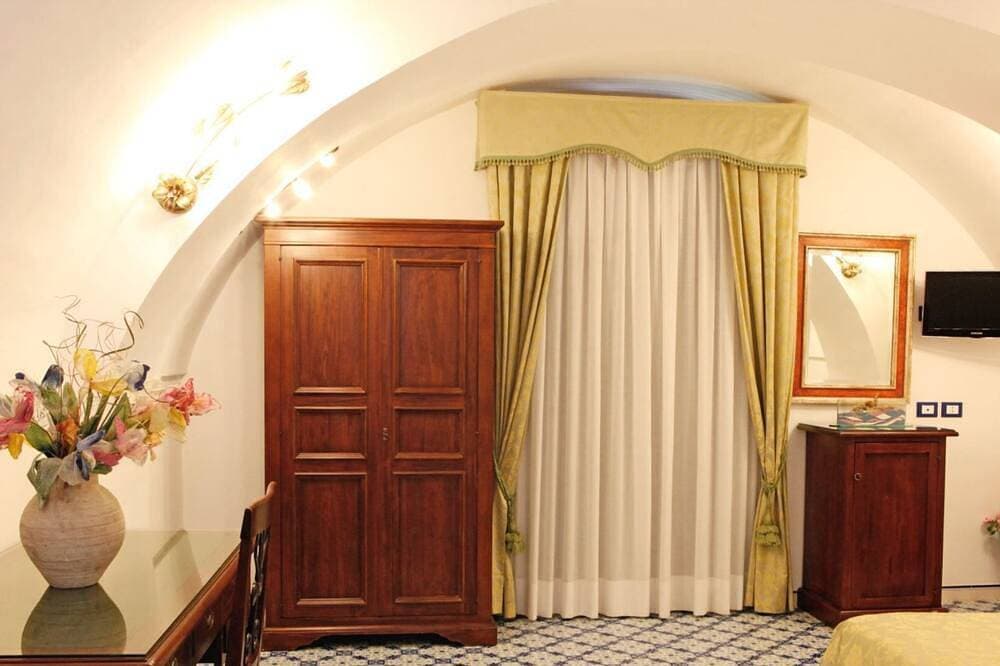 Foto 8 von 30: Romantische Amalfi Villa Amalfi Mit herrlichem Meerblick, Garten, Parkplatz auf Anfrage
