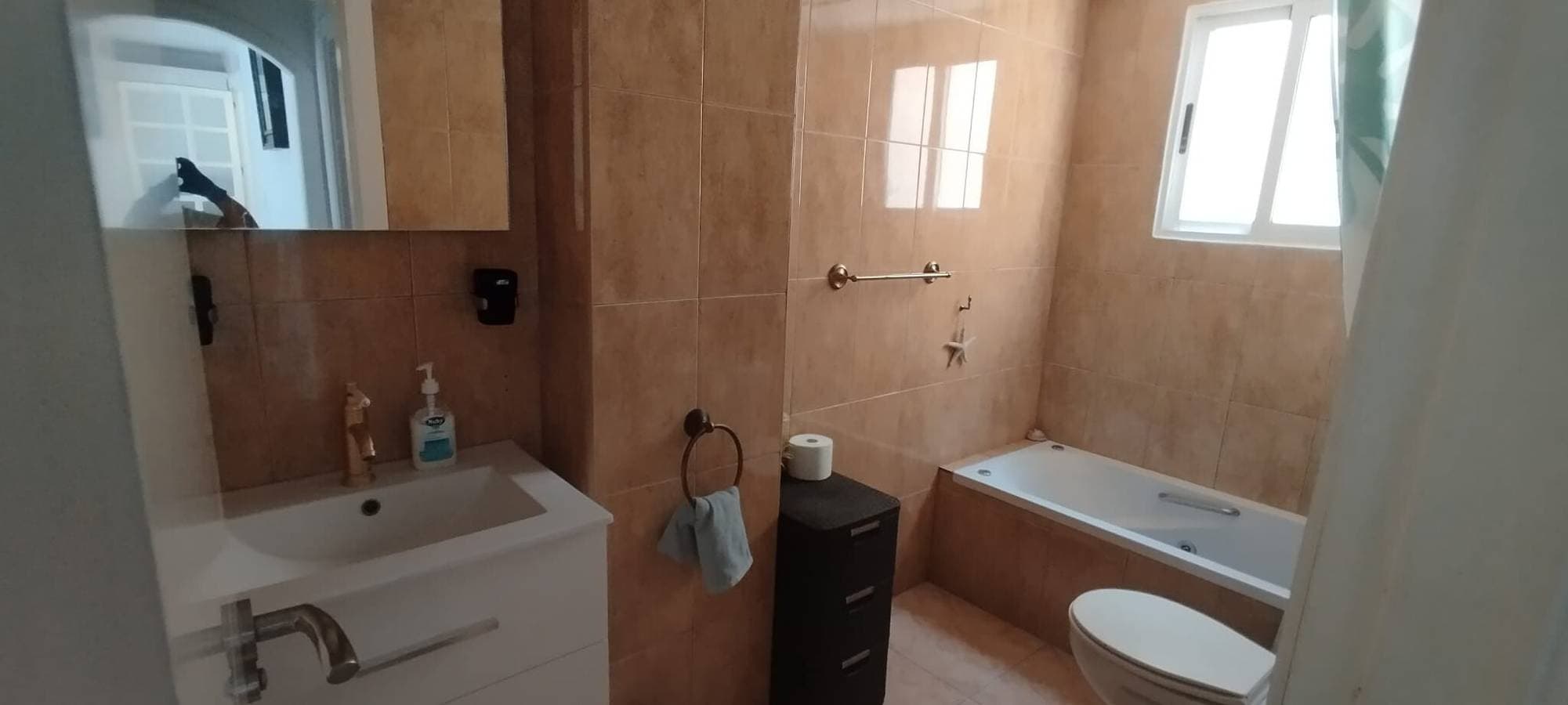 Foto 5 von 45: Ferienwohnung 'Duquesa Beach' mit seitlichem Meerblick, Dachterrasse & kostenlosem Tiefgaragenstellplatz, strandnah