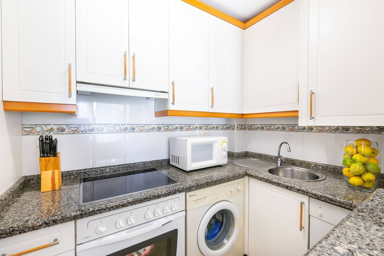 Foto 8 von 28: Gemütliche Ferienwohnung Colina del Bajondillo mit WLAN, Pool