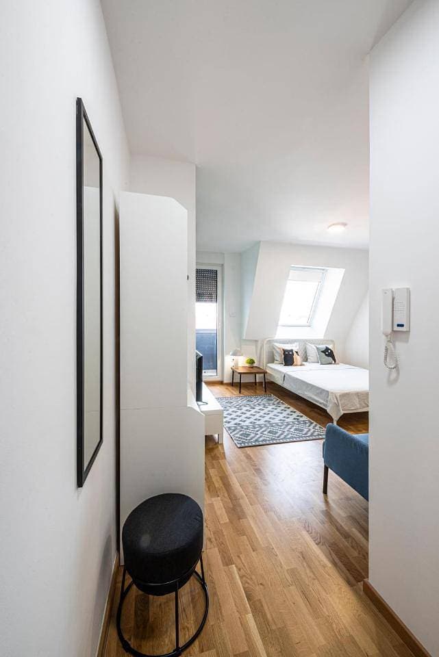 Foto 10 von 25: Studio Apartment with Balcony