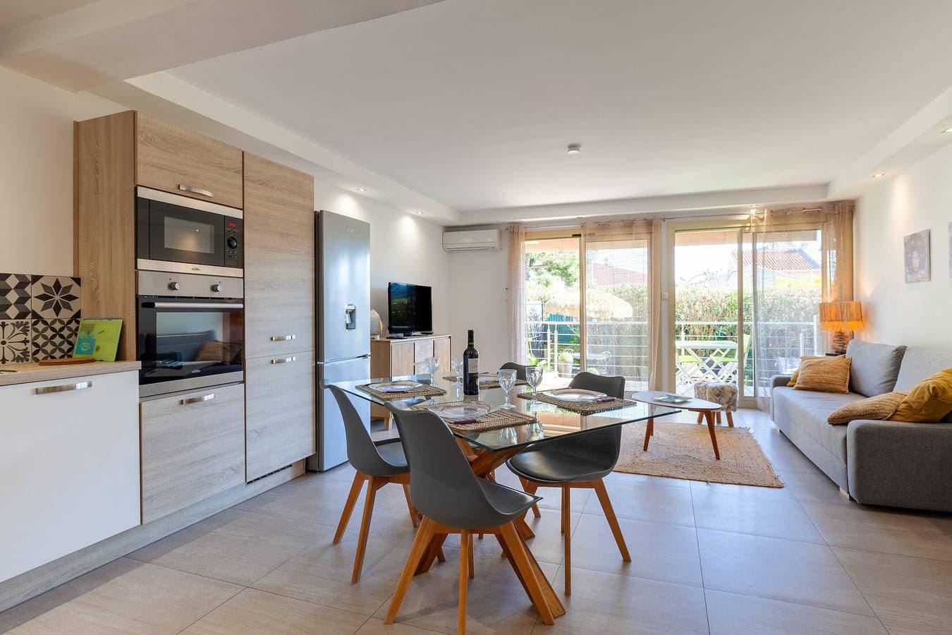 Foto 7 von 32: Ferienwohnung 'Le Cytharis A 10 Mn De La Mer' mit Privatterrasse, Wi-Fi und Klimaanlage