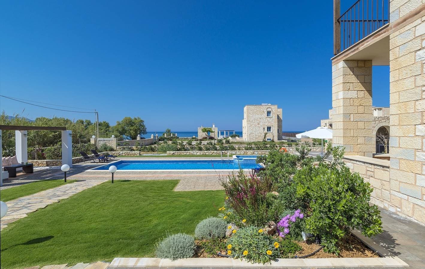Foto 7 von 24: Villa für 8 Personen mit Balkon