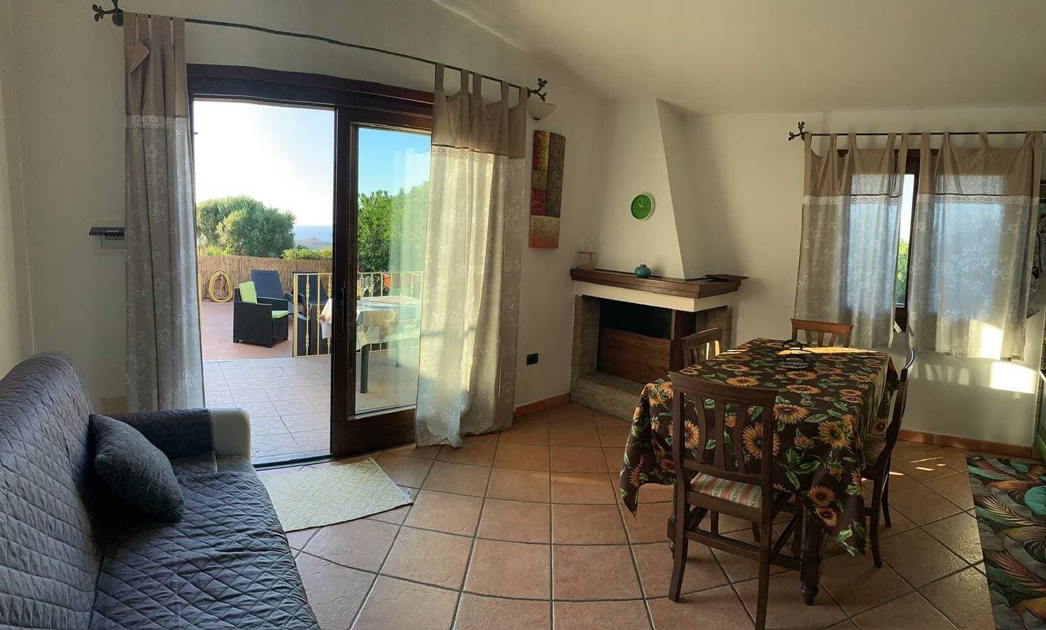 Foto 5 von 33: Ferienhaus „Vista Mozzafiato ad Isola Rossa“ mit Meerblick, privater Terrasse & Klimaanlage