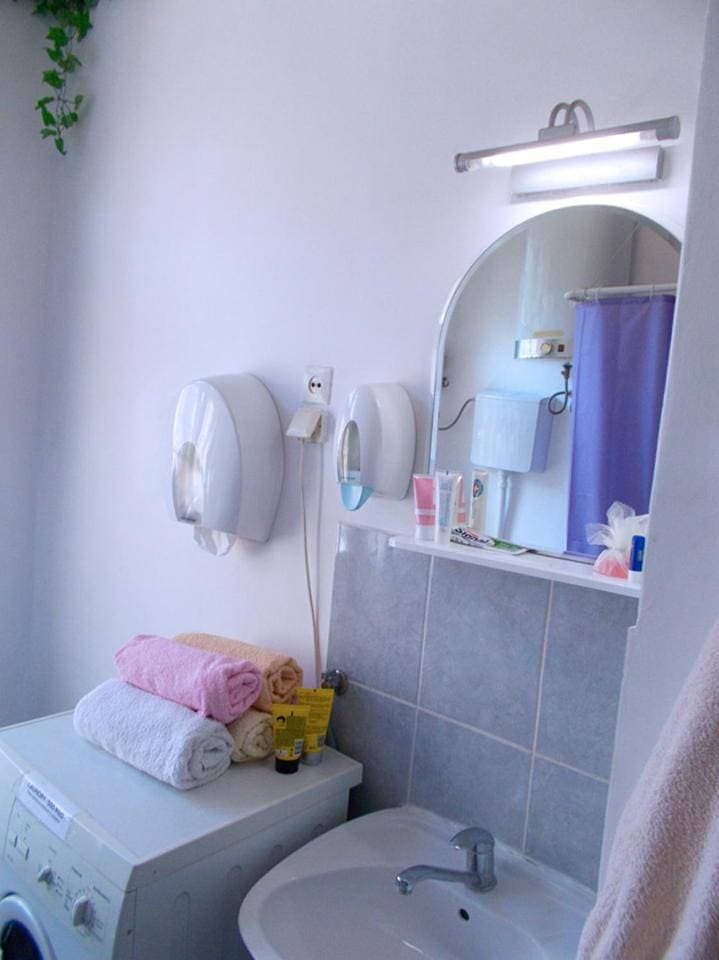 Foto 10 von 18: Twin Room with Shared Bathroom