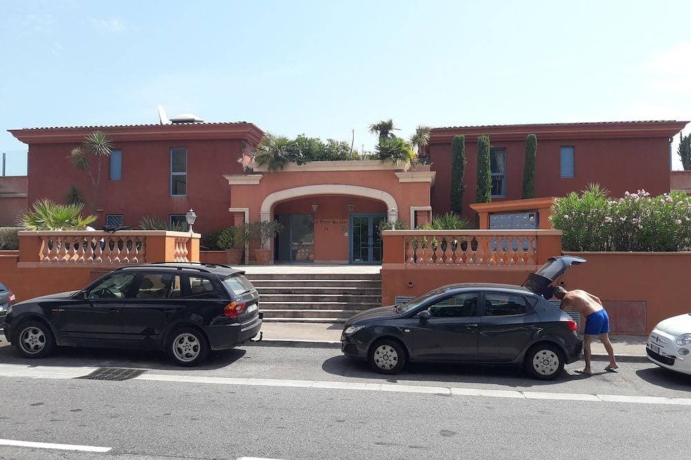 Foto 4 von 5: Studio + alcove on the beach facing Cannes