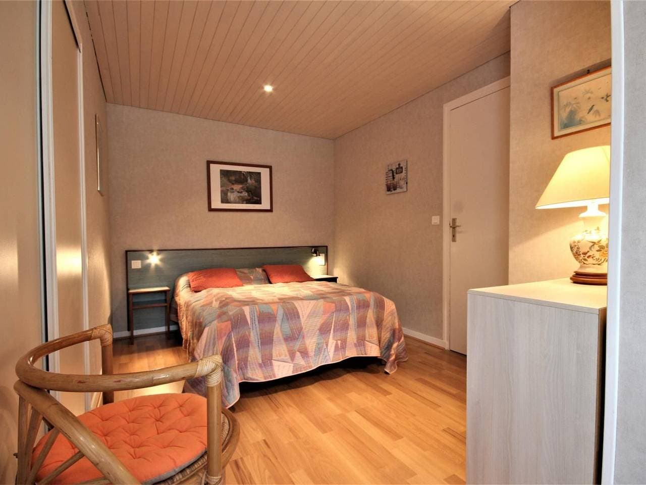Foto 6 von 17: Gîte avec Terrasse Privative à 800m des Plages - 2 Chambres, Local à Vélos, Équipements Bébé