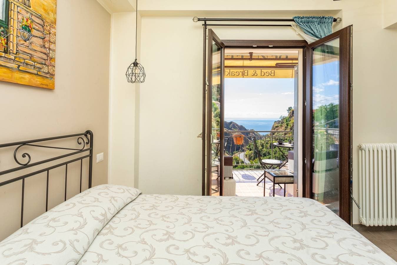 Foto 10 von 32: Zimmer 'Sambuco Junior Suite' mit privatem Balkon, Meerblick, WLAN und Klimaanlage