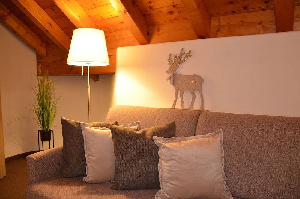 Foto 9 von 27: Gemütliche und geräumige Dachwohnung mit Balkon - Free WIFI